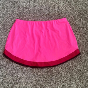 TAIL Golf Skort in Pink/Red/Black